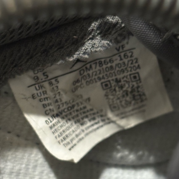 Nike Men's Black and Cream Sneakers - Picture 10 of 14